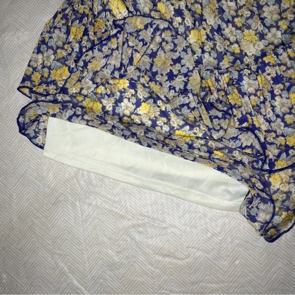 𝅺Altar’d State Flowy Floral Shorts Size XS - Picture 4 of 6